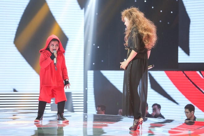 Thụy Bình bất ngờ "lột xác" khi thể hiện ca khúc "Ngọn lửa cao nguyên" cùng nữ ca sĩ Phương Thanh.