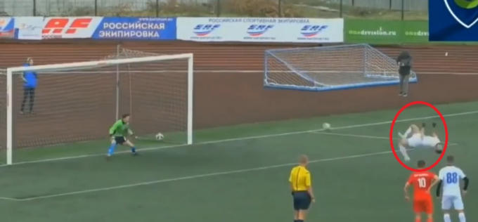 C&uacute; s&uacute;t phạt kh&ocirc;ng tưởng của cầu thủ&nbsp;Norik Avdalya. (Ảnh: Cắt từ clip)