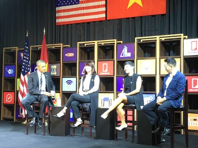 Tổng thống Obama giao lưu với các doanh nhân trẻ.