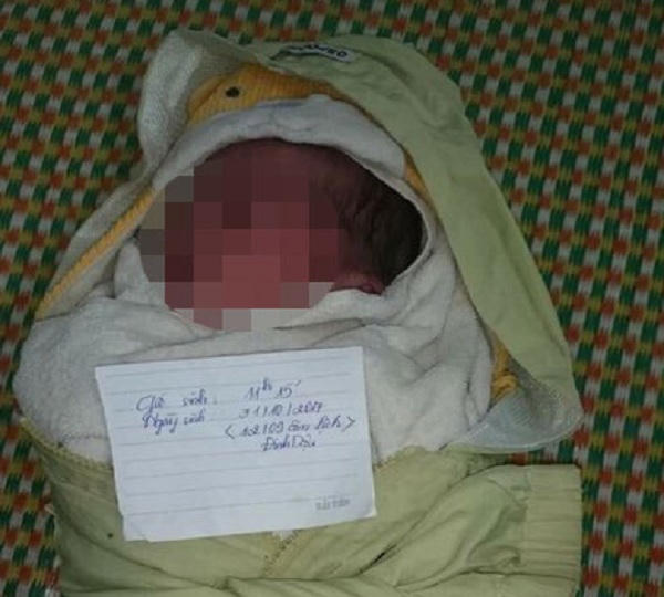 Bé trai bị bỏ rơi tại trạm Y tế xã Xuân Tiến, Xuân Trường, Nam Định.