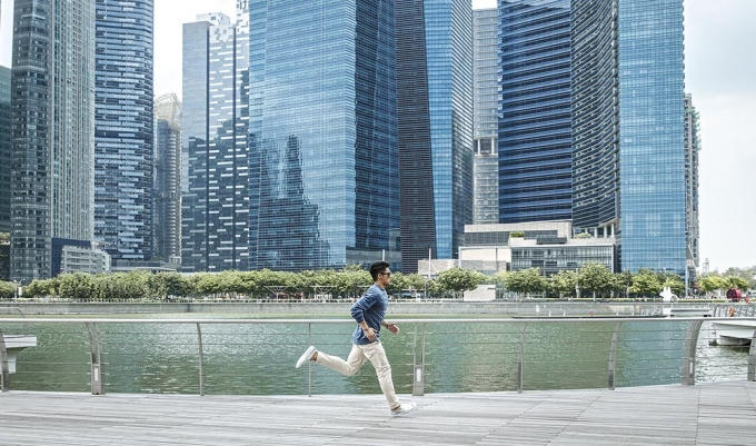 Qu&aacute;n qu&acirc;n Vietnam Idol Trọng Hiếu chạy