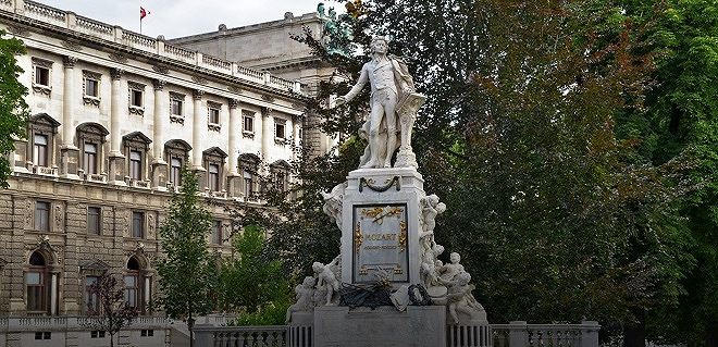 Tượng đài Wolfgang Amadeus Mozart tại Vienna (Áo)
