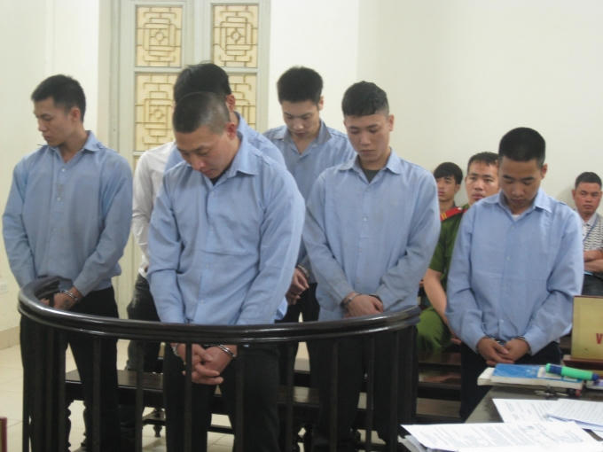 Nhóm bảo kê bến xe khách Mỹ Đình trước vành móng ngựa.