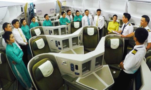 Phi c&ocirc;ng Vietnam Airlines phản b&aacute;c ph&aacute;t ng&ocirc;n của Bộ GTVT về th&ocirc;ng tin &ldquo;xin nghỉ việc phải b&aacute;o trước 180 ng&agrave;y&rdquo;
