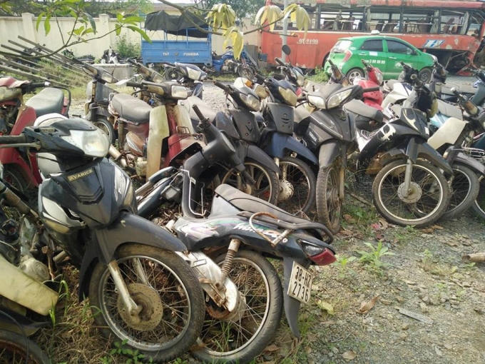 ... nằm chỏng chơ.