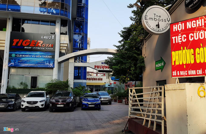 Ngoài xuống cấp, khuôn viên nhà hát này còn được sử dụng làm nơi tổ chức hội nghị, tiệc cưới.