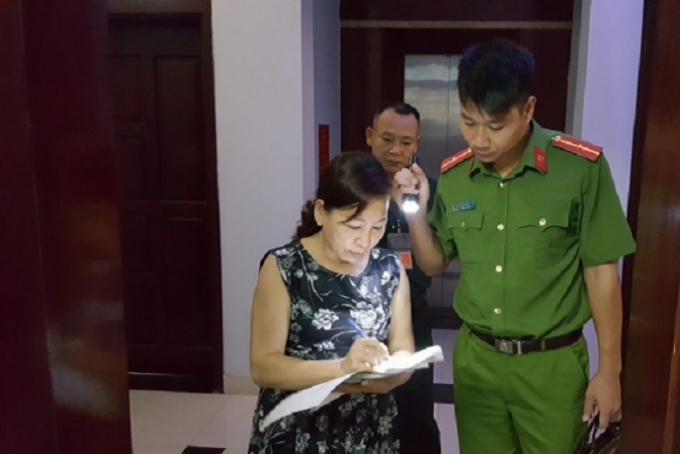 Lực lượng chức năng kiểm tra các điểm lưu trú trên địa bàn TP Uông Bí.