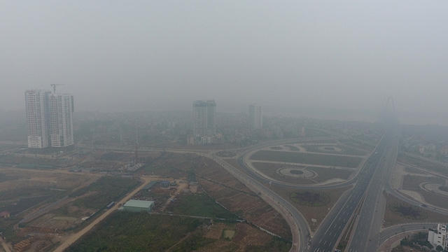 Khu đô thị và cánh đồng hoa Nhật Tân.