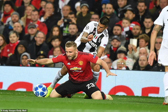 Man Utd (áo đỏ) thi đấu yếu đuối trong hiệp thi đấu thứ nhất