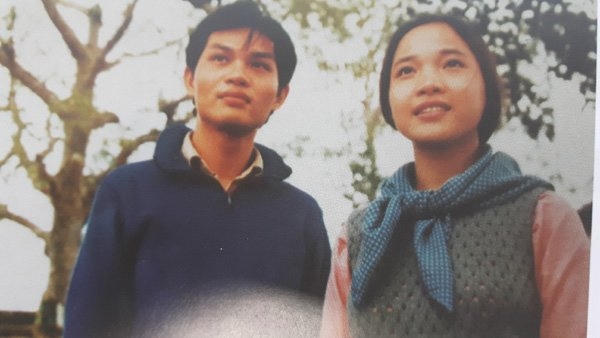 NSND Trung Hiếu với NSƯT Lê Vi.