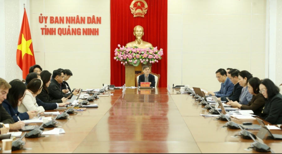 Chủ tịch UBND tỉnh Quảng Ninh Bùi Văn Khắng chủ trì và phát biểu chỉ đạo tại hội nghị.