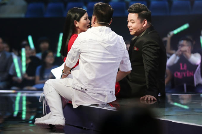 Lệ Quyên, Quang Lê "ngồi bệt", Đàm Vĩnh Hưng "nằm dài" vì màn "quẩy" độc - lạ của HLV Ngọc Sơn.