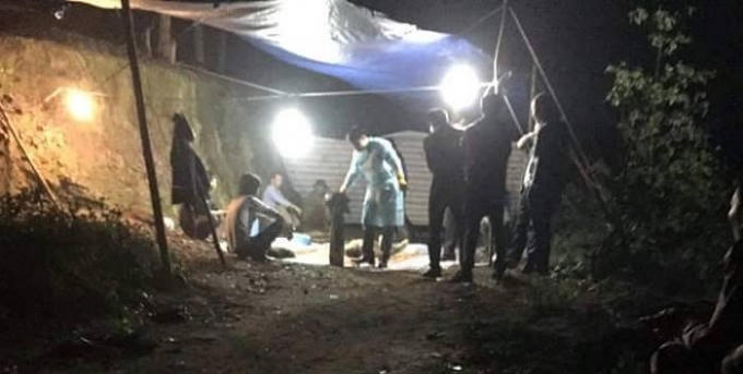 Cơ quan chức năng đang tiến hành khám nghiệm hiện trường, làm rõ nguyên nhân vụ việc.
