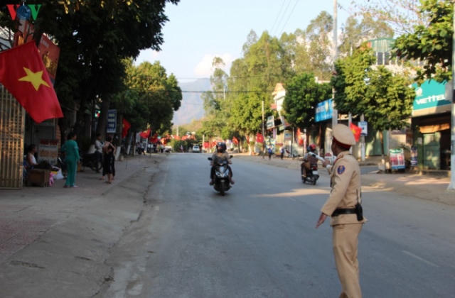 Thói quen uống rượu của người vùng cao “cúi chào” Nghị định 100