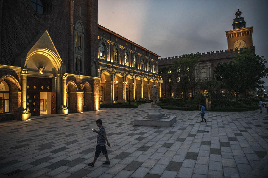 Đại bản doanh tỉ đô của Huawei: Gần 60.000 nhân viên không dùng tiền mặt, ngắm thiên nga đen và chụp ảnh sống ảo khi rảnh rỗi - Ảnh 8.