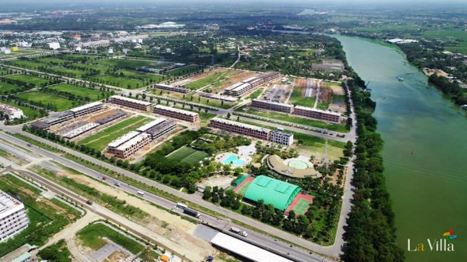 Một dự án với hệ thống công viên cây xanh, cạnh sông nước, gần lộ thu hút giới đầu tư và khách hàng.