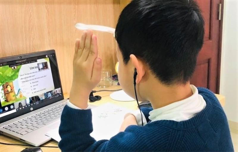 Học trực tuyến từ chỗ tạm thời trở thành giải pháp dạy học trong bối cảnh dịch bệnh.