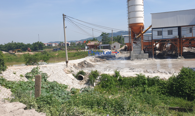 Bắc Giang: Vi phạm hành lang đê điều huyện Việt Yên tháo dỡ xong, TP Bắc Giang cứ