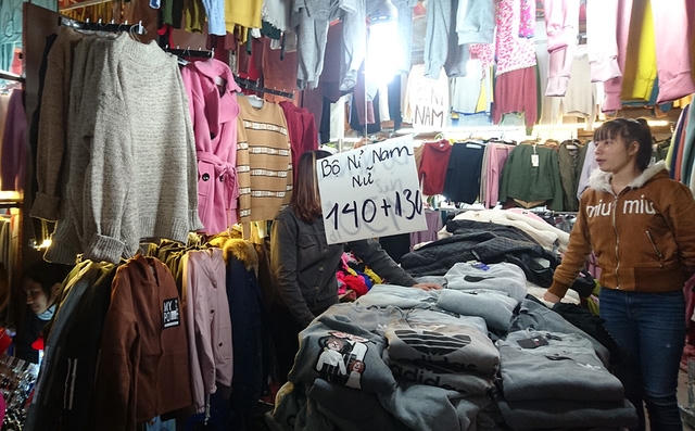 Quần &aacute;o nỉ cho c&oacute; gi&aacute; chỉ 130 - 140 ngh&igrave;n đồng/bộ.