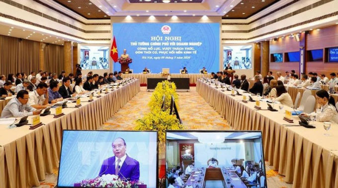 Thủ tướng Nguyễn Xuân Phúc chủ trì Hội nghị trực tuyến Thủ tướng Chính phủ với doanh nghiệp. Ảnh: Thống Nhất – TTXVN