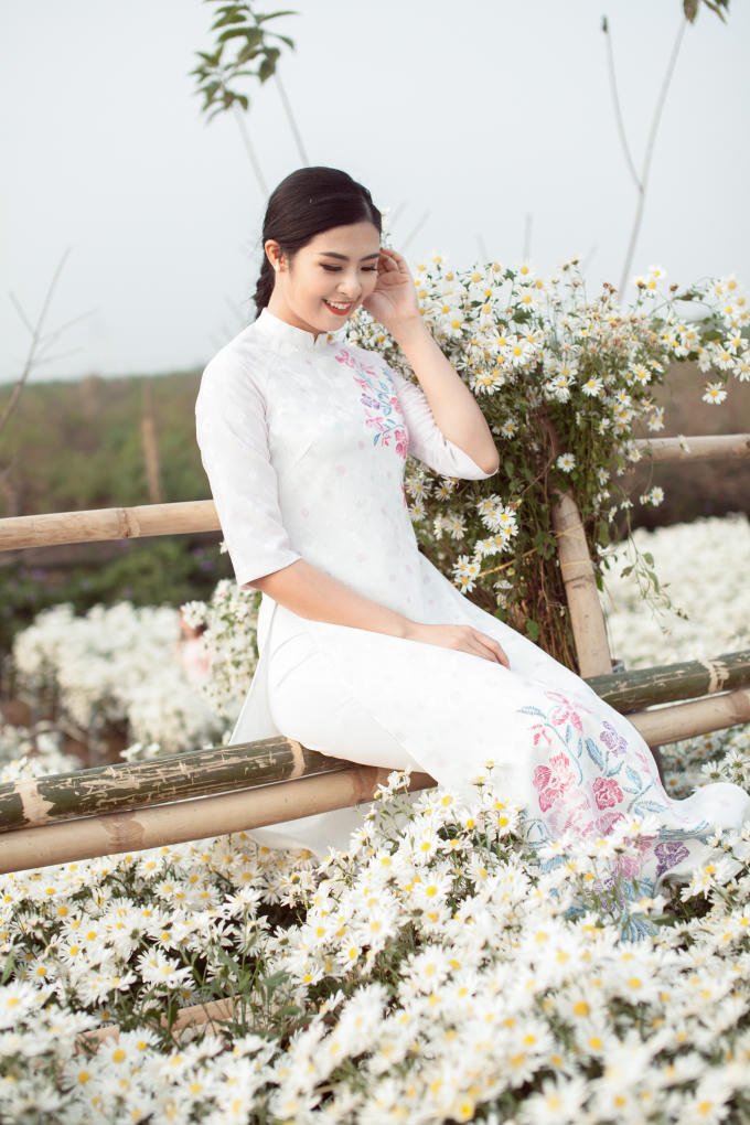 Ngọc H&acirc;n, Thanh Tú khoe sắc với c&uacute;c họa mi