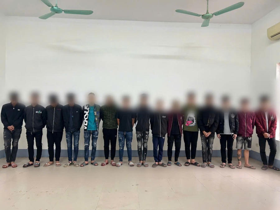 Công an phường Yên Dũng tạm giữ hình sự nhóm thanh niên để làm rõ hành vi gây rối trật tự công cộng. (Ảnh: Công an tỉnh Bắc Ninh)