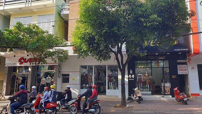 ...thực tế địa chỉ này là một cửa hàng bán quần áo