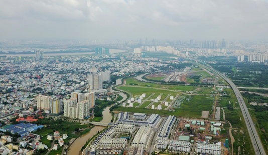 Khu liên hợp thể thao Rạch Chiếc kết nối khá thuận lợi với hệ thống giao thông hiện hữu và các dự án nhà ở tại khu Đông.