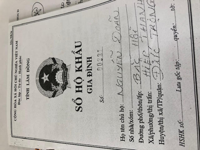 Sổ hộ khẩu có số 00231 ông Doãn đứng tên một mình, được cấp vào năm 2005 đối chiếu với sổ hộ khẩu số 903 theo lời ông Hoàng. Ông Hoãn có 2 hộ khẩu mang số hiệu 00231 và 903?