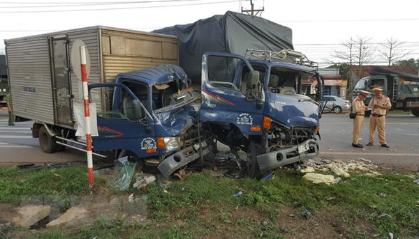 Hiện trường vụ tai nạn liên hoàn khiến 4 người bị thương nặng - Ảnh: Tất Thành