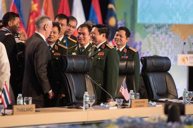 Bộ trưởng Ng&ocirc; Xu&acirc;n Lịch v&agrave; người đồng cấp James Mattis.