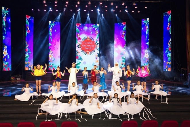 Nghệ sĩ Quang Thắng cùng