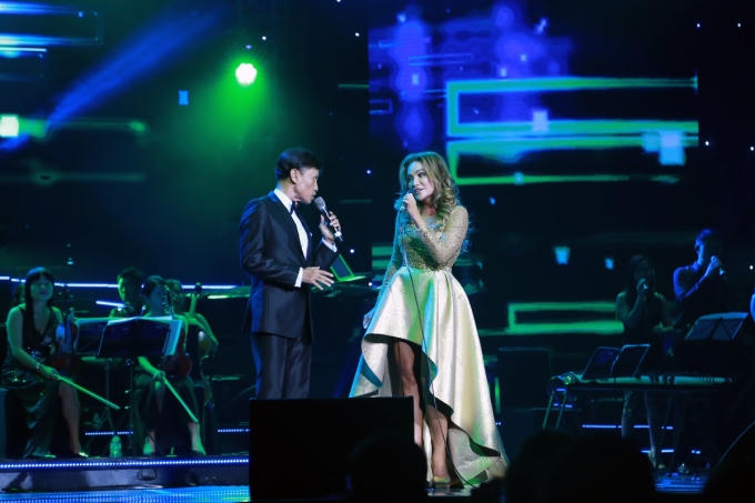 Bằng Kiều lần đầu h&aacute;t bolero tr&ecirc;n s&acirc;n khấu