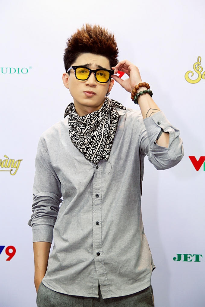 Ca sĩ trẻ Chi Dân.