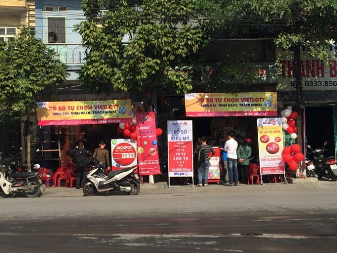 Xổ số Vietlott về tỉnh, nhiều người đổ x&ocirc; đi thử vận may