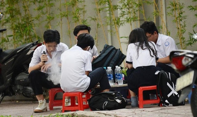 Lo ngại thuốc lá điện tử “tấn công” học sinh, sinh viên