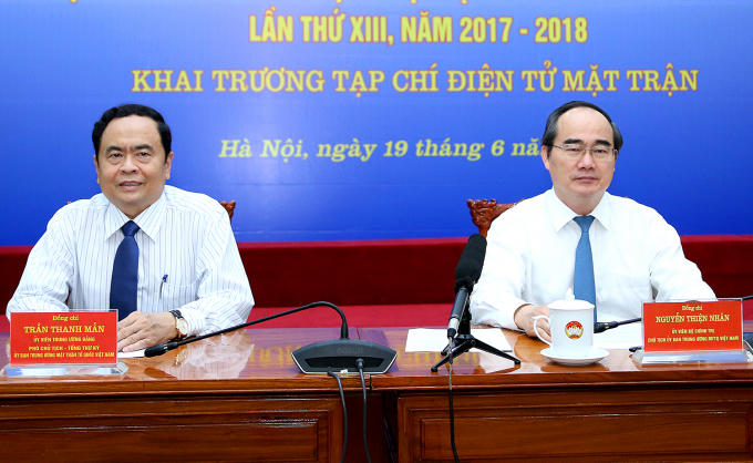 Chủ tịch Nguyễn Thiện Nhân và Phó Chủ tịch - Tổng Thư ký Trần Thanh Mẫn chủ trì buổi lễ.