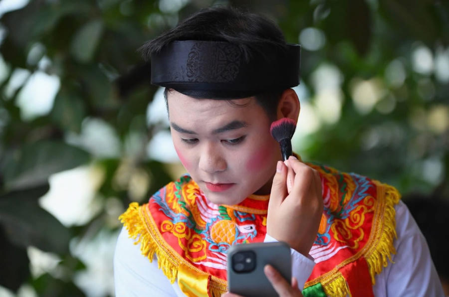 Những "con đĩ" (nhân vật chính) phải là nam thanh niên có ngoại hình sáng sủa, đặc biệt là phải có đạo đức tốt và nếp sống văn hóa tại địa phương.