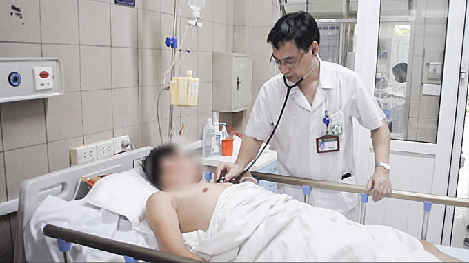 Bệnh nhân rơi vào tình trạng nguy kịch vì ăn con so biển. Ảnh: BVCC