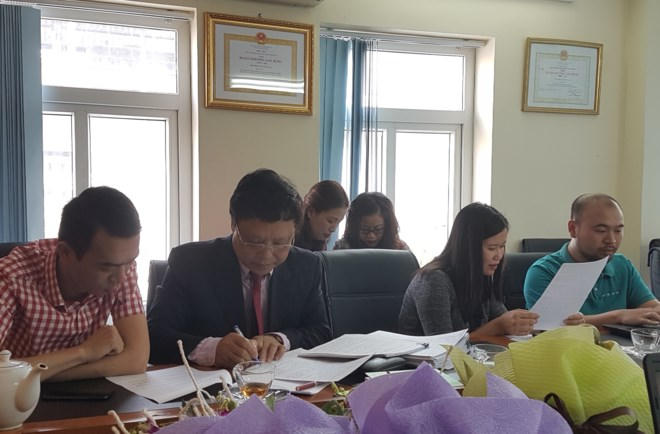 Ông Đặng Vũ Trân (thứ 2 từ trái qua)