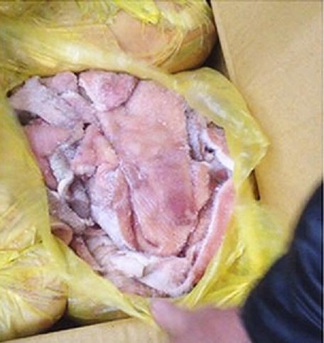 Số nội tạng trên đã bốc mùi hôi thối.