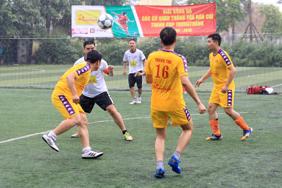 khai mac cup trung thanh: nhung cuoc “thuy chien” hap dan hinh anh 4