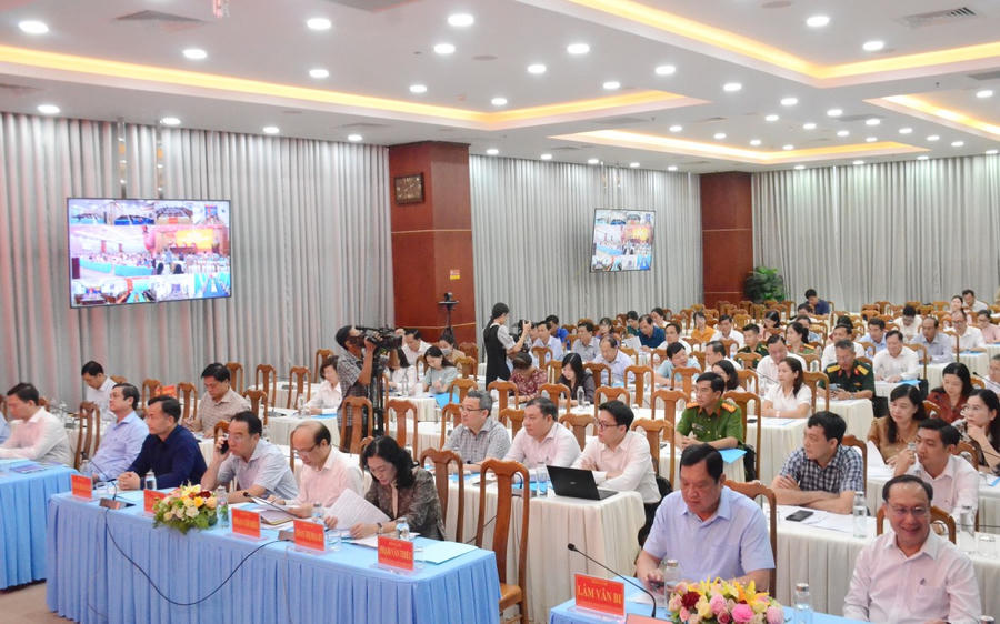 Đại biểu tham dự Hội nghị tại điểm cầu UBND tỉnh Cà Mau.