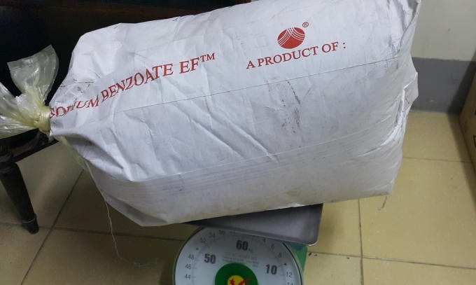 Chất nổ và công cụ mà đối tượng dùng để chế thuốc pháo.