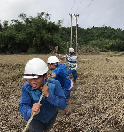 Bất chấp mưa bão, VNPT Phú Yên nỗ lực duy trì và khôi phục mạng lưới liên lạc