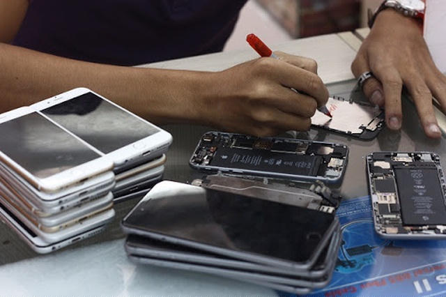 Người dùng nên tìm các cửa hàng uy tín khi mua iPhone cũ