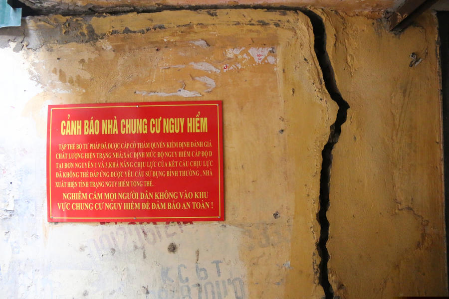 Cảnh báo nguy hiểm tại một chung cư ở Hà Nội.