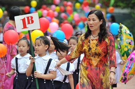Theo Bộ GD&amp;ĐT, ngưỡng điểm đánh giá để tuyển sinh đầu cấp vào lớp song ngữ phải đạt từ 6,0 điểm.