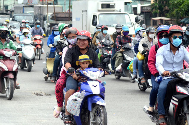 Nụ cười vẫn tươi sau hành trình hàng trăm cây số.