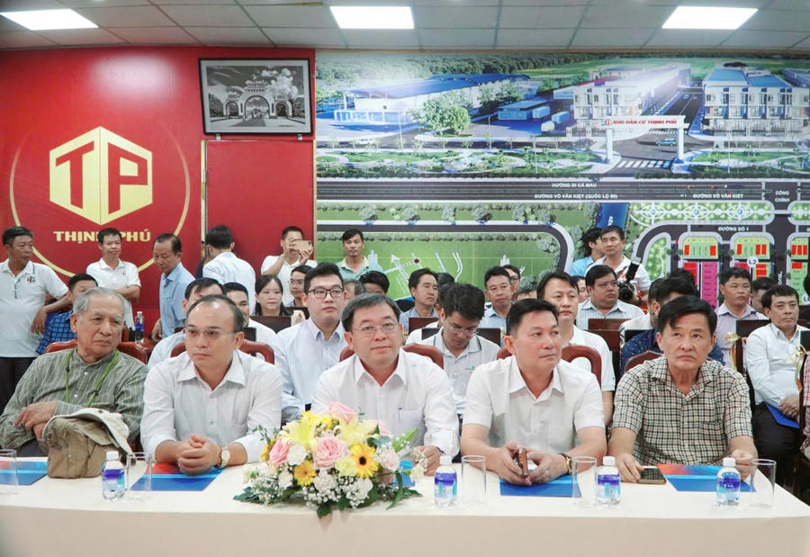 Đại biểu tham dự lễ mở bán